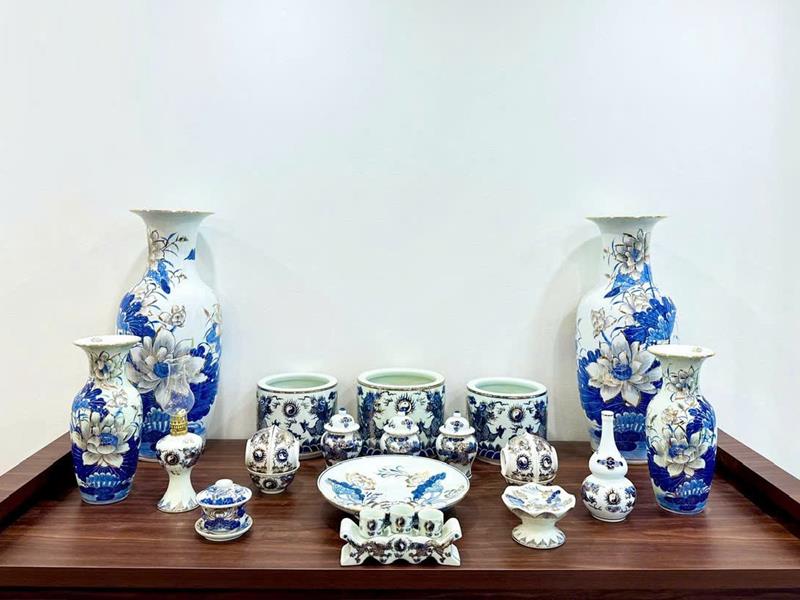 Bộ ban thờ treo tường vẽ vàng kim cao cấp Bát Tràng